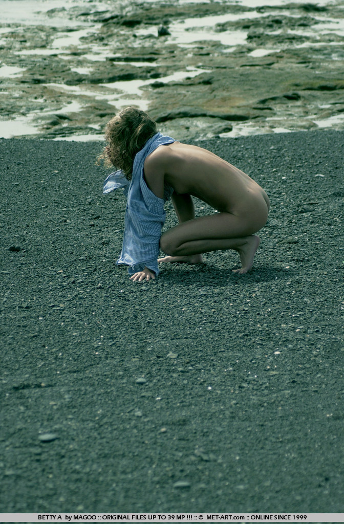 Betty A in Blacksand by Magoo photo 13